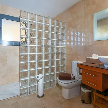 Homestay Casa En Con Jardin, Costa Brava *